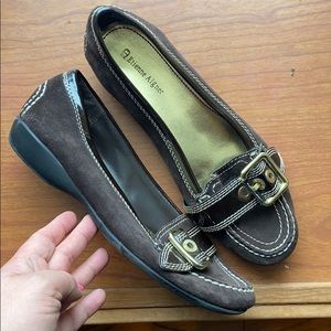 Etiene Aigner Brown flat shoes.